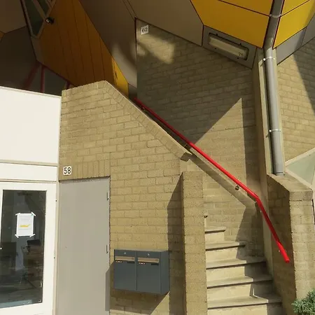 Apartman Cube House