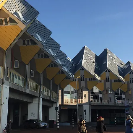 Apartman Cube House